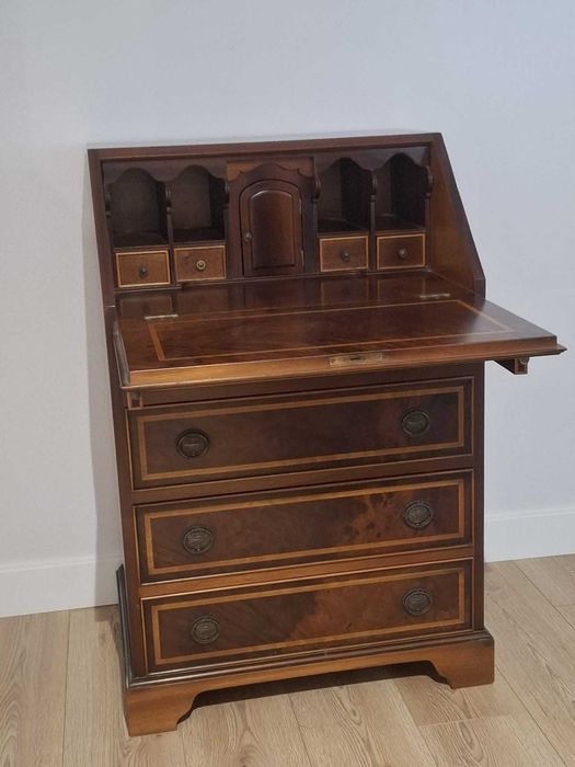 Escrivaninha sala 8 & 80 em ótimo estado