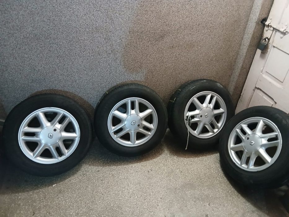 Komplet kół opony letnie Renault