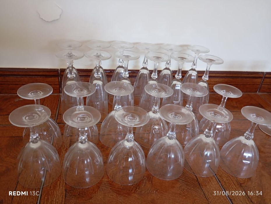 Conjunto completo de copos de cristal