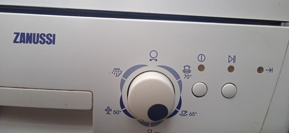 Посудомийна машина  Zanussi