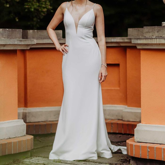 Suknia ślubna w stylu rybki z odpinanym welonem i rękawami – 3 w 1!