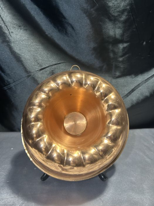 Miedziana Foremka na Babkę – Elegancka, z Kółeczkiem do Zawieszenia