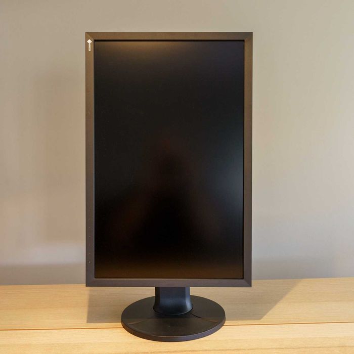 EIZO CS2400S - Monitor profissional (NOVO) + Calibrador i1 DisplayPro