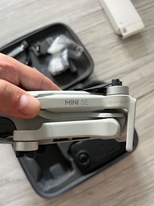dron dji mini se fly combo