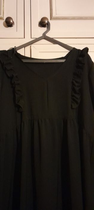 Vestido preto manga comprida estilo romantico