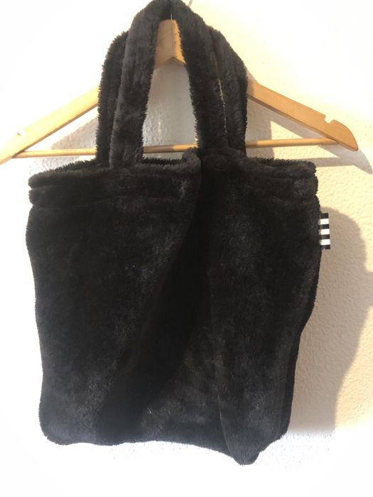 Estola caschecol com saco em pêlo preto