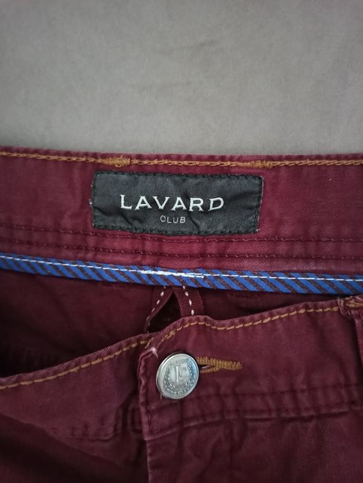 Spodnie chinos marki Lavard