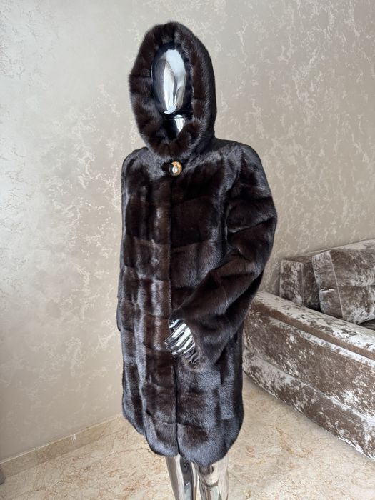 Норкова шуба , норка з капюшоном .