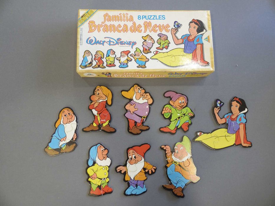 8 Puzzles Familia Branca de Neve Walt Disney