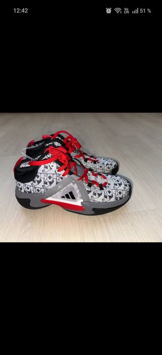 кросівки жіночі Adidas