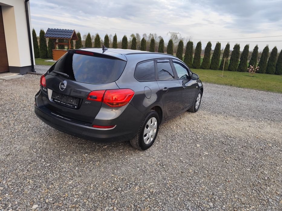 Sprzedam Opel Astra 2011 SPROWADZONY
