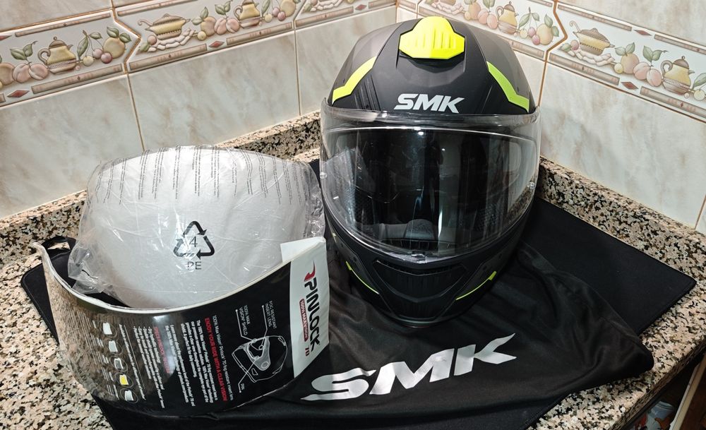 Capacete modular SMK Tekker tamanho XL em excelente estado