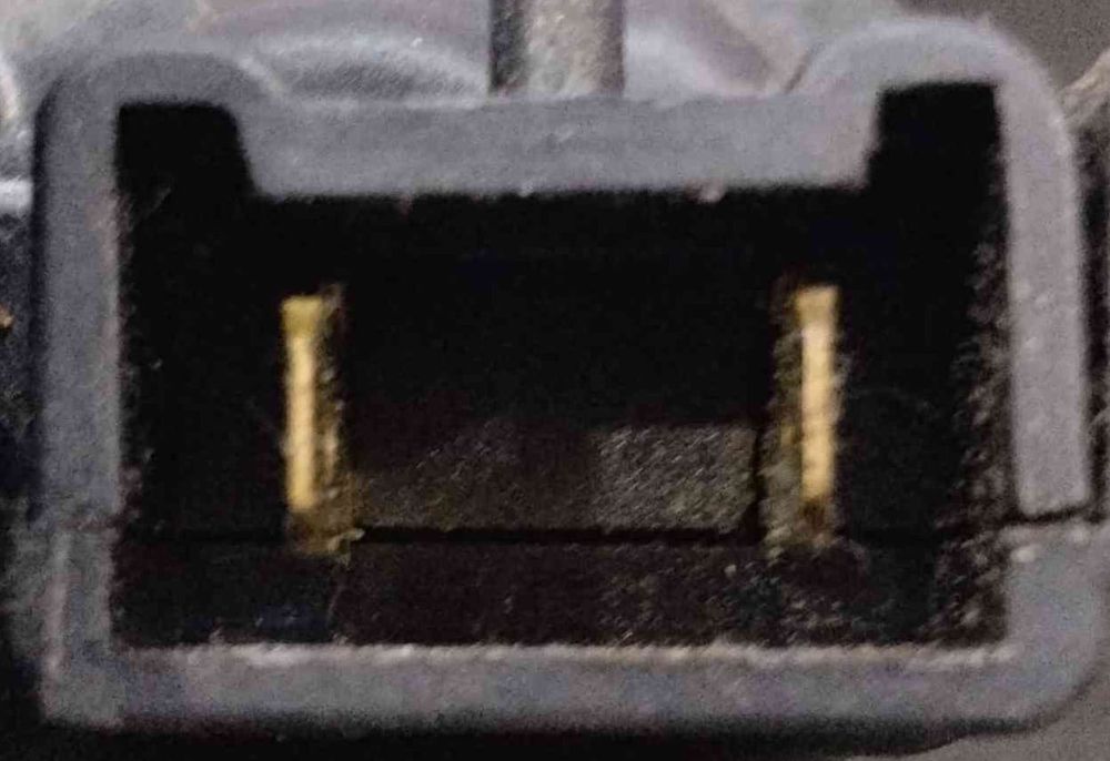 Fecho de deposito de combustível - RENAULT CLIO II