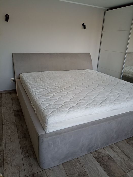 Łóżko z materacem 200x200