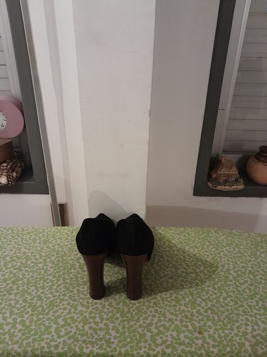Vendo Sapatos de Senhora BALTARINI muito bonitos como novos