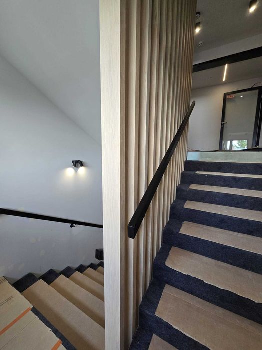 Balustrada drewniana wewnętrzna – nowoczesna, na wymiar/ PRODUCENT