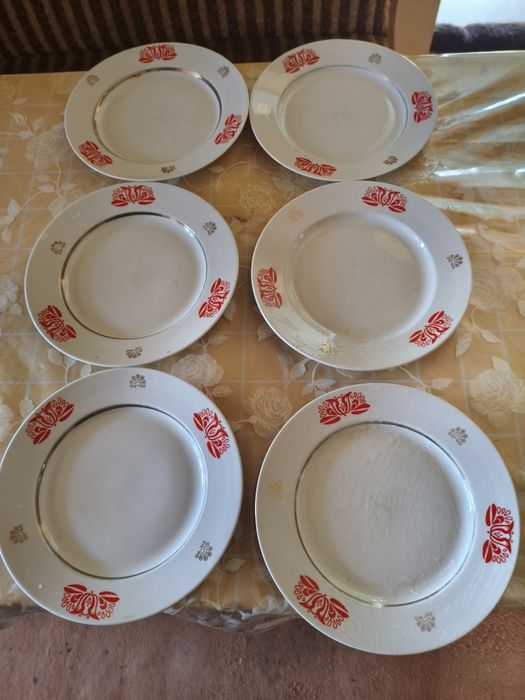 Продам тарелки разные