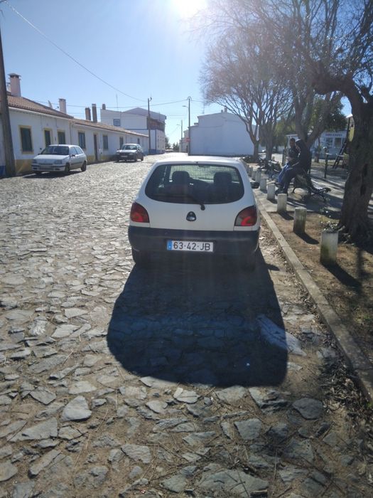 Carro potente e bom motorCarro potente e com bom motor, é só dirigir.