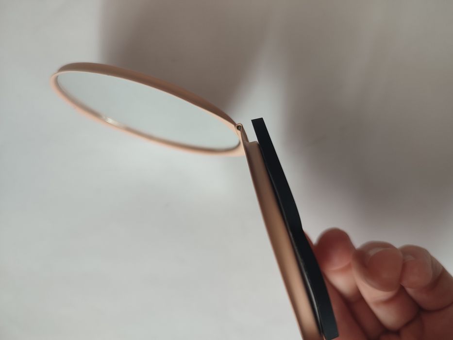 Компактное зеркало для сумочки