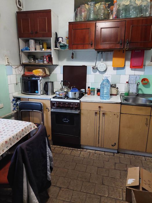 Продам складське приміщення з приватизованою  ділянкою