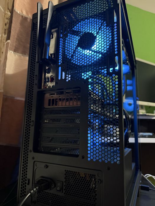 Komputer gamingowy r7 5800x rtx 5070 32GB RAM M2 1TB GWARANCJA