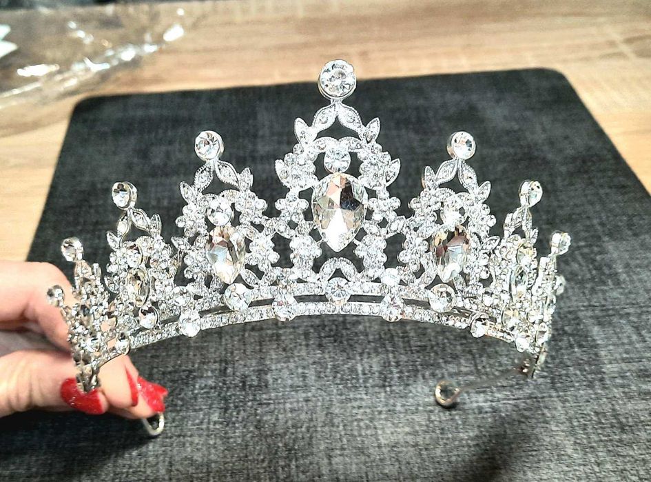 Весільна або на випускний вечір корона діадема тіара дуже красива!