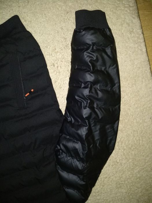 Куртка тёплая с капюшоном Новая