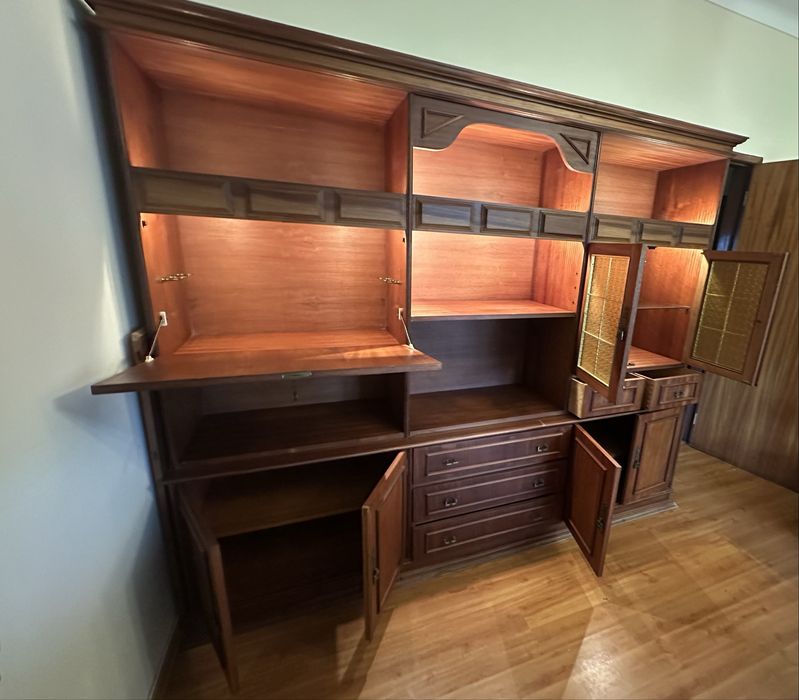 Móvel de Sala de Jantar Castanho