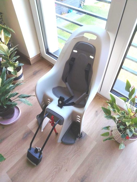 Fotelik rowerowy Btwin o ładowności 22 kg