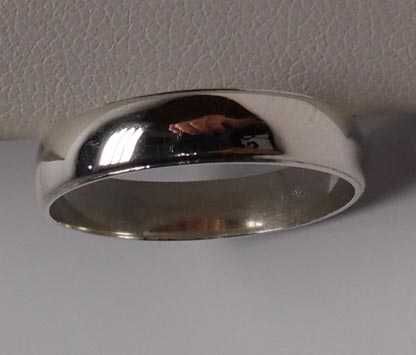 Srebrna gładka obrączka R.24 szerokość 4,8 mm.