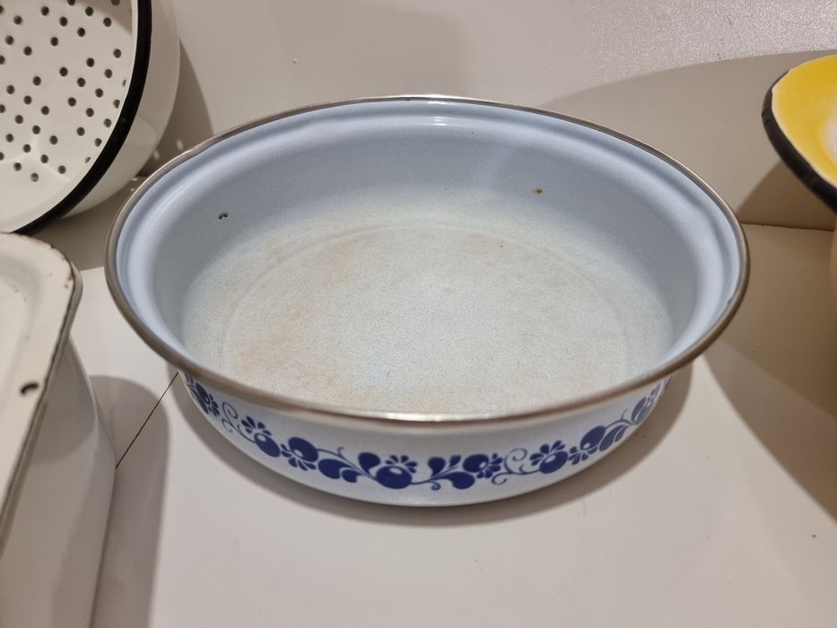 Посуда эмалированная ,миска, дуршлаг, судок,