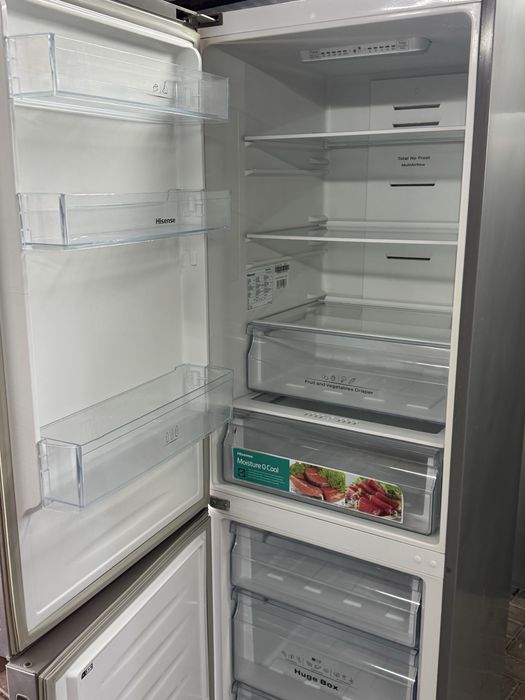 Lodówko Zamrażarkę firmy Hisense  model Kgnf324a++el  A++ 185 cm