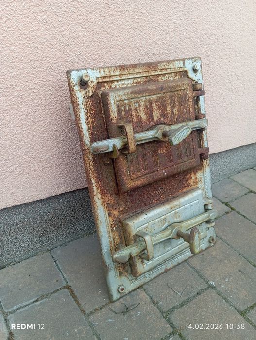 Żeliwne drzwiczki do pieca