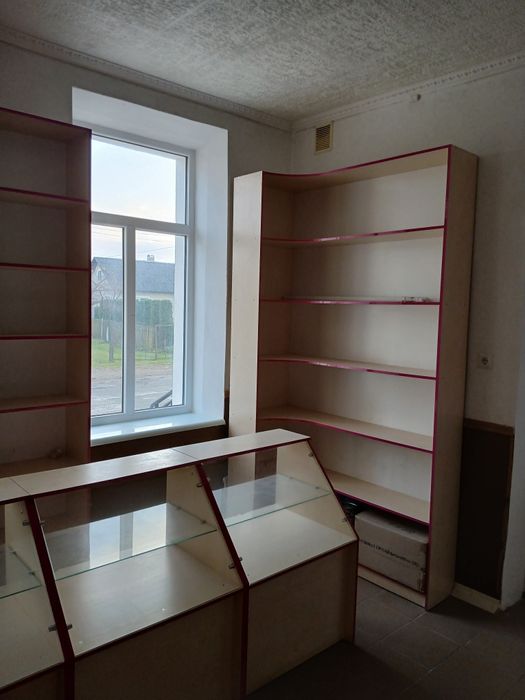 Прилавки, вітрини, стелажі