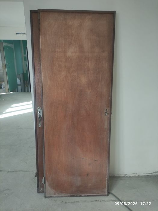 4 portas de madeira