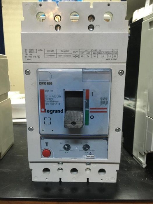 Dijuntores de 250, 400 e 1600 A