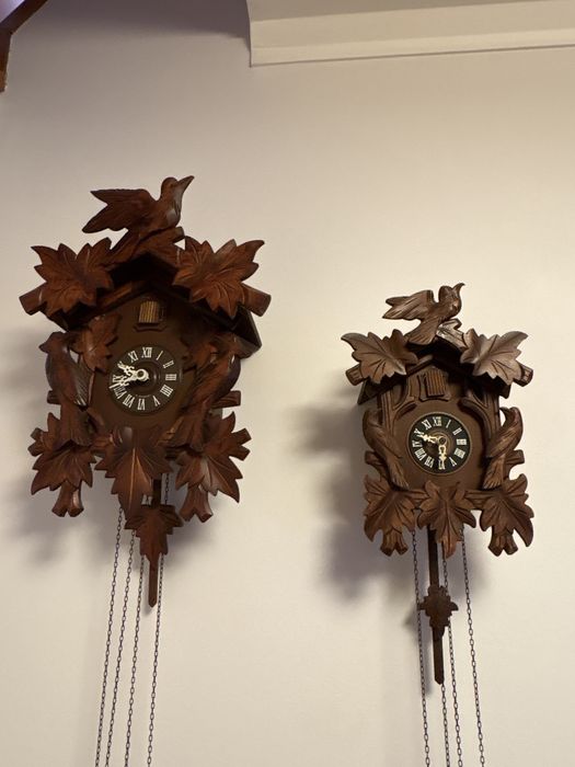 Vendo 2 relógios cuco em caixa de madeira