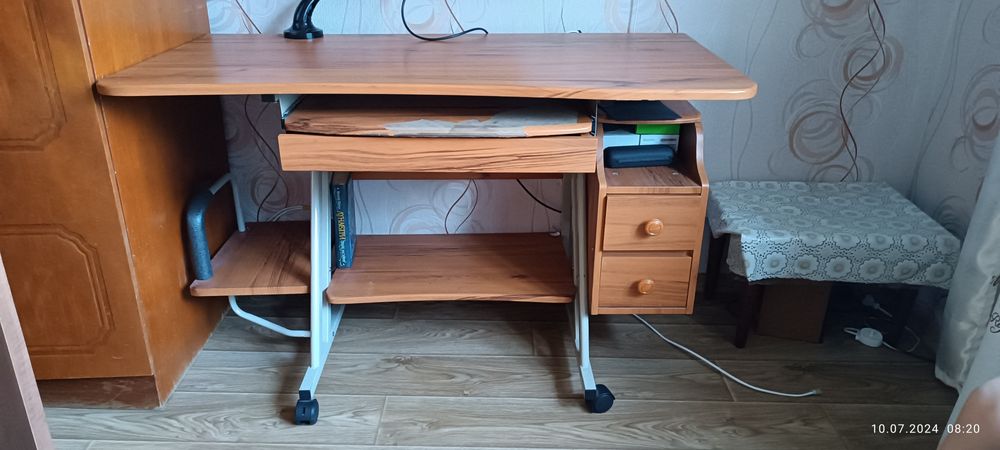 Стол компьютерный/школьный: 500 грн. - Меблі для спальні Слобожанське ...