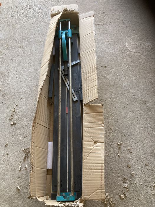 Máquina de cortar azulejos com lazer em bom estado