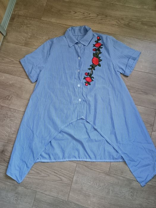 Koszula z haftowanym kwiatem