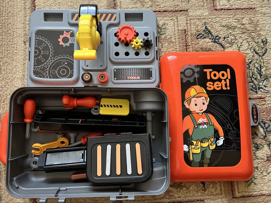 Набір інструментів дитячий/столик-валіза