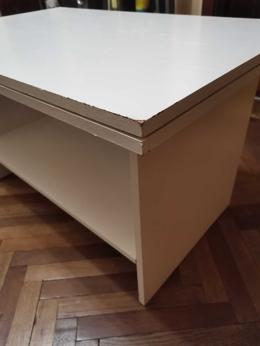 Стіл журнальний.