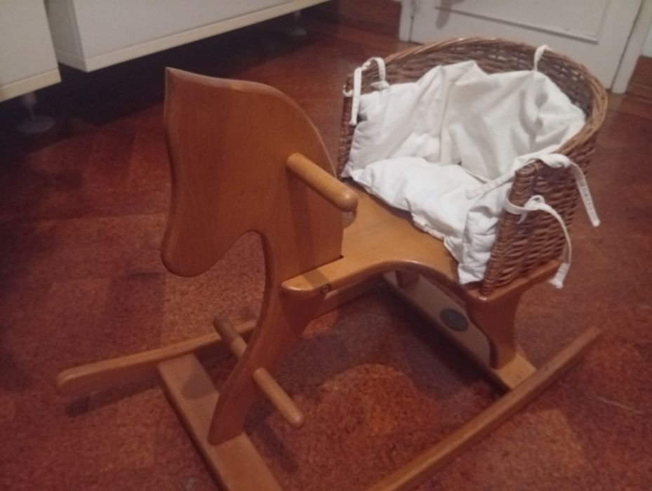 Cavalo de Baloiço Moulin Roty em Faia – Vintage Restaurado