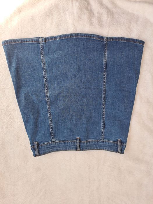 Jeansowa spódnica z guzikami