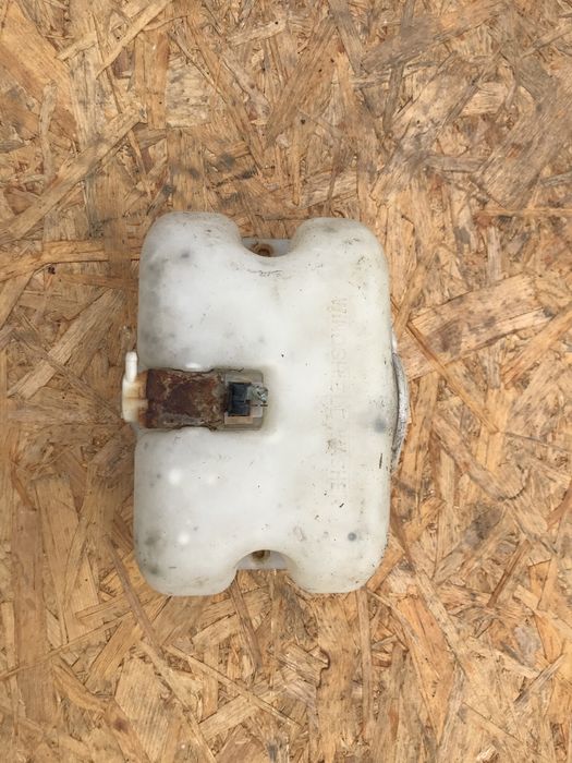 Suzuki samurai zbiorniczek spryskiwaczy