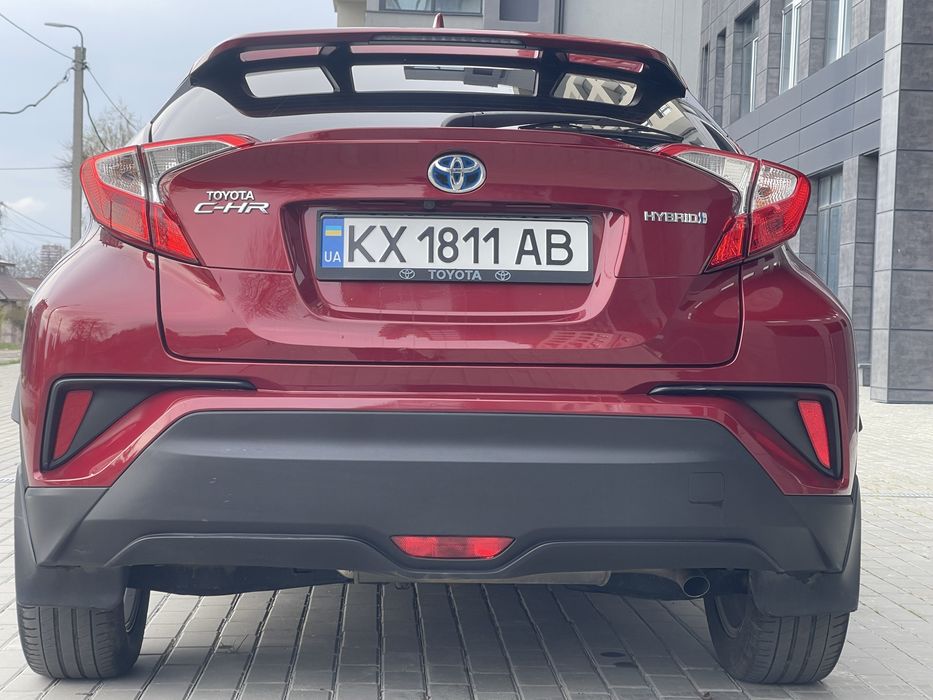 Продам офіційний автомобіль Toyota CH-R  Гібрід .