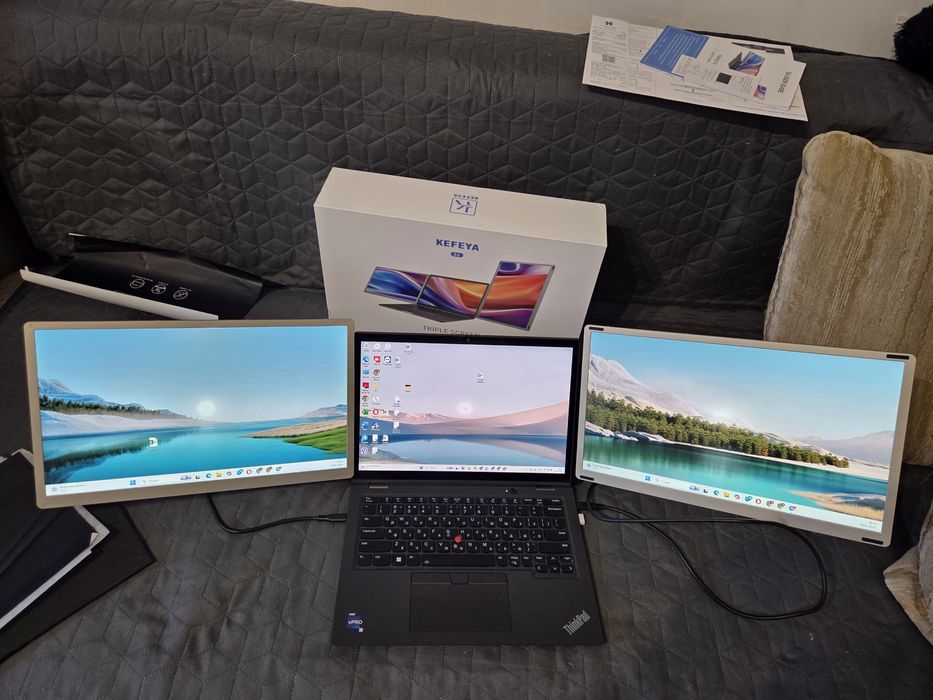 Два додаткові портативні екрани