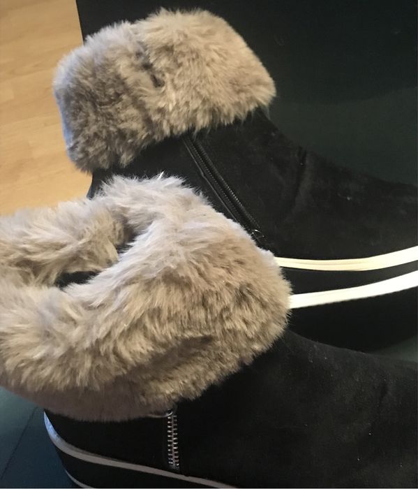 Buty ciepłe bardzo wygidne Tylko przymierzone .Beda dobre na noge o ro