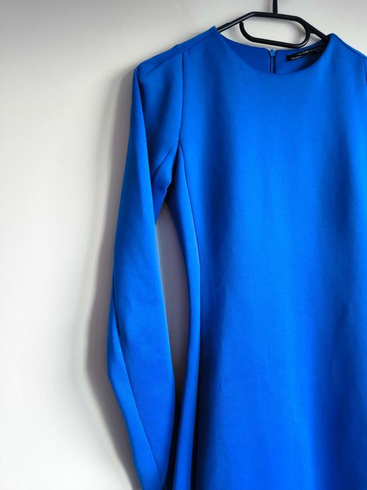 Elegancka i stylowa chabrowa sukienka Midi od Zary w rozmiarze S/36