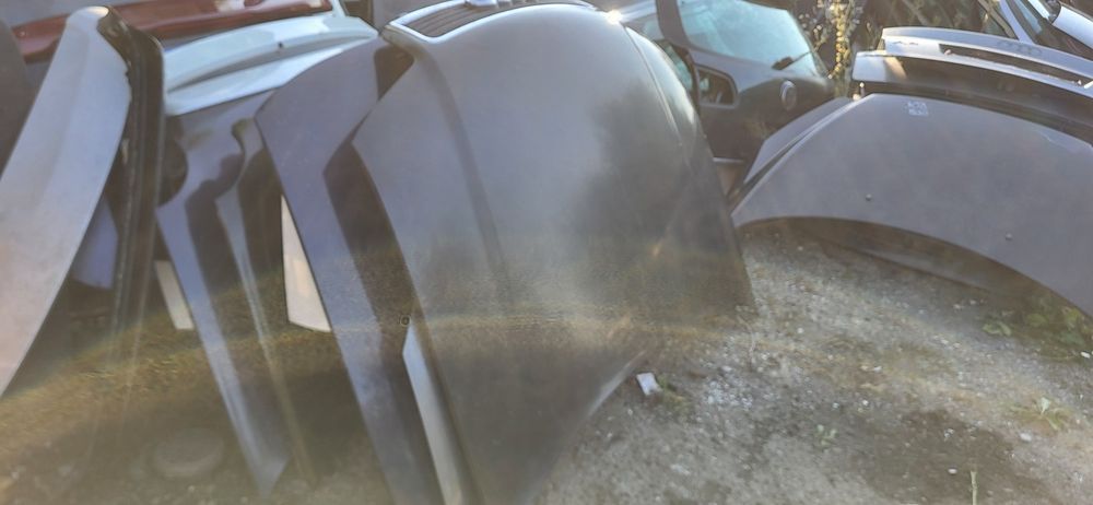 Maska Audi A4 B6 Czarna ładny stan lakieru bez rdzy  Kompletna